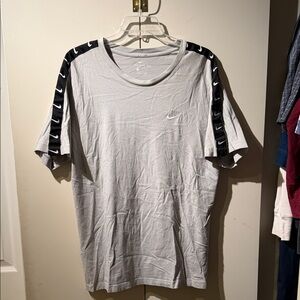 Nike Light Gray Men's Short Sleeve Tee